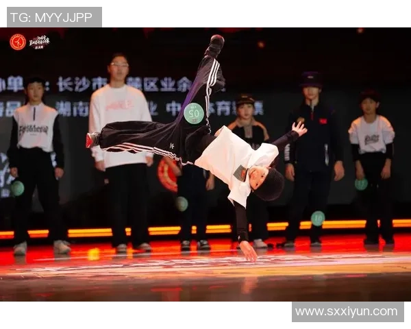 街舞装备选购指南：精选专业服装助你舞出精彩风采